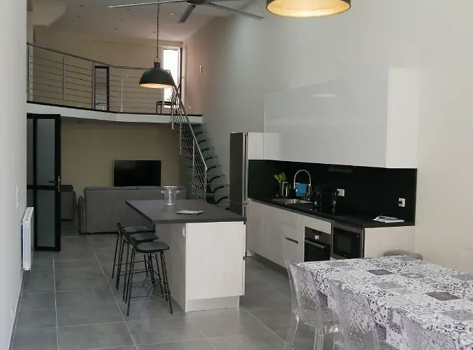 Grand Loft Chic Et Moderne, Deco Industrielle Apartment Beausoleil